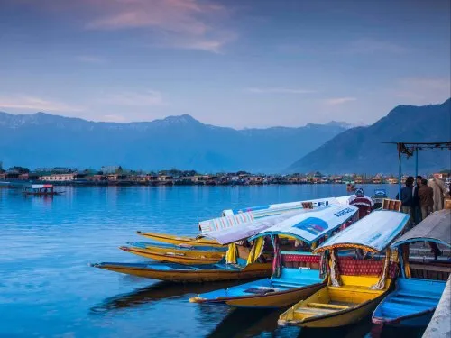 Unlocking Kashmir’s Secrets: A Seasonal Guide to Ideal Tours